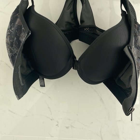 Victoria Secret Sport Bra - Picture 5 of 5